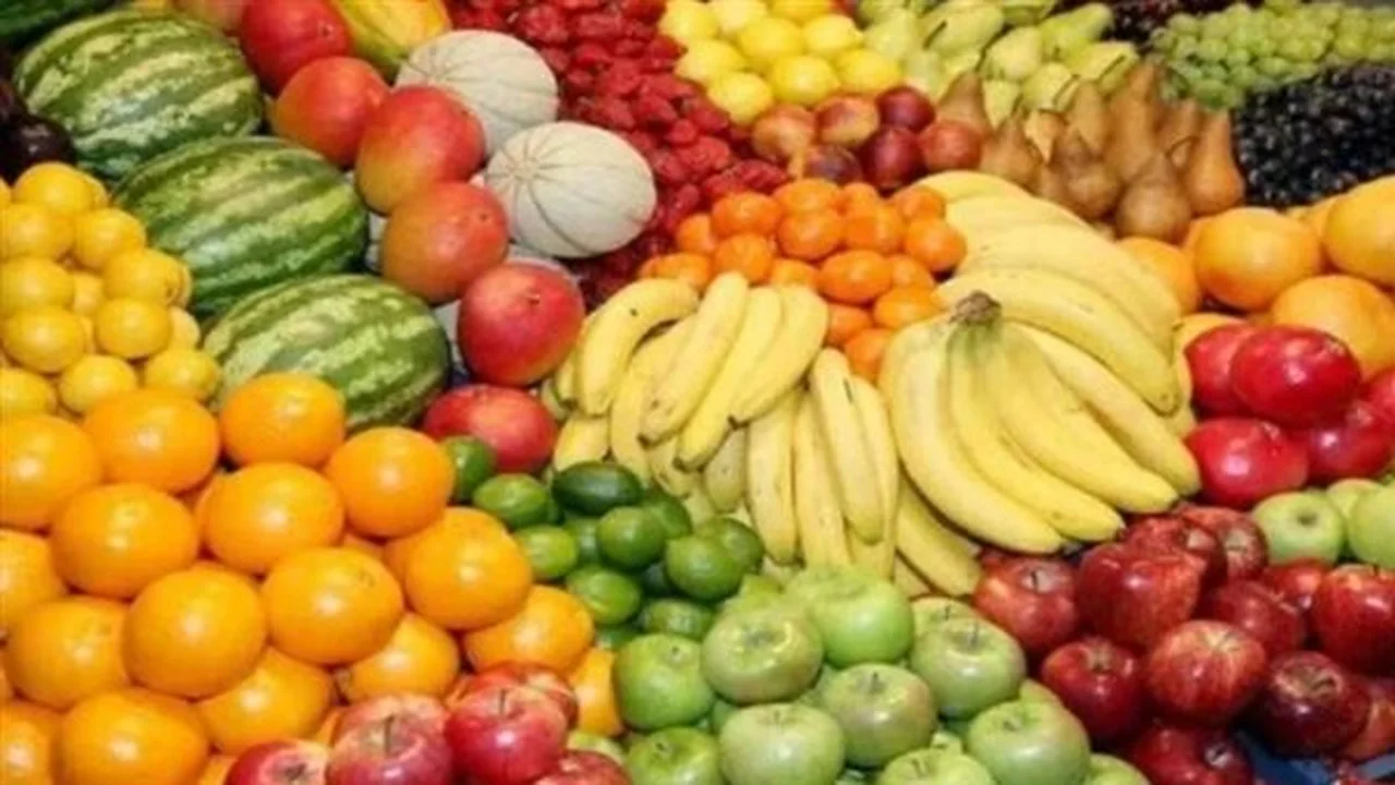 أسعار الفاكهة تتأرجح.. تعرف على أحدث أسعار التفاح والموز اليوم